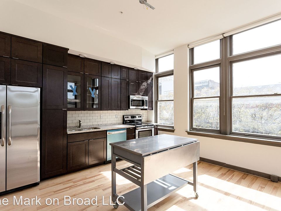 1st image of 300 E Broad St APT 207