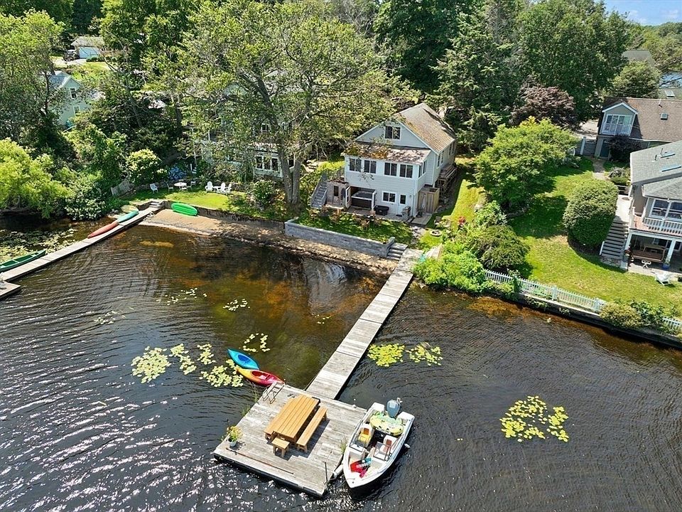 1st image of 44 Lakeshore Dr