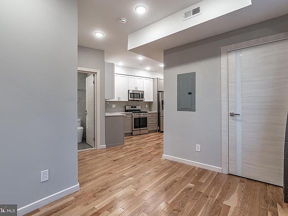 4th image of 2045 N College Ave #B