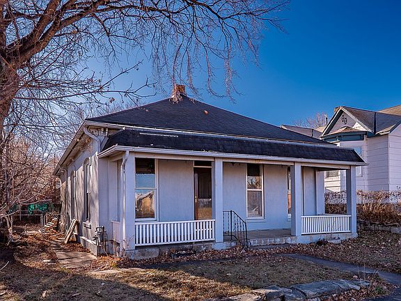 3rd image of 512 E 2nd St