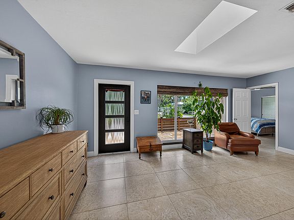 5th image of 1571 SE 24th Avenue