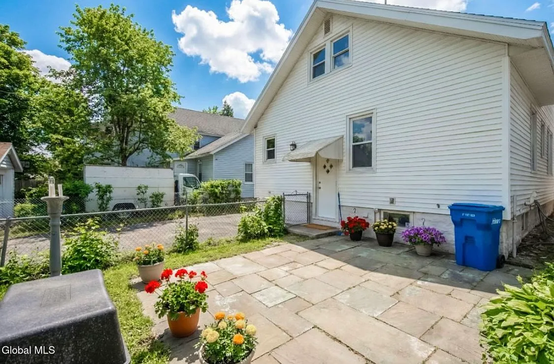 4 bed, 1703 sqft, $2,800 — Photo 4