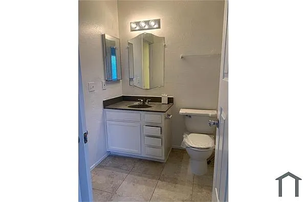 Building Photo - 1012 E Mohave St #1