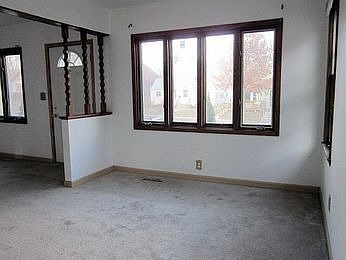 4th image of 1152 McLean Ave