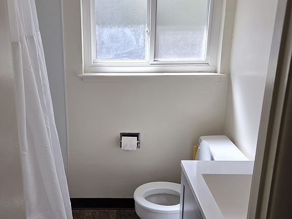 5th image of 2175 Carlmont Dr APT 9