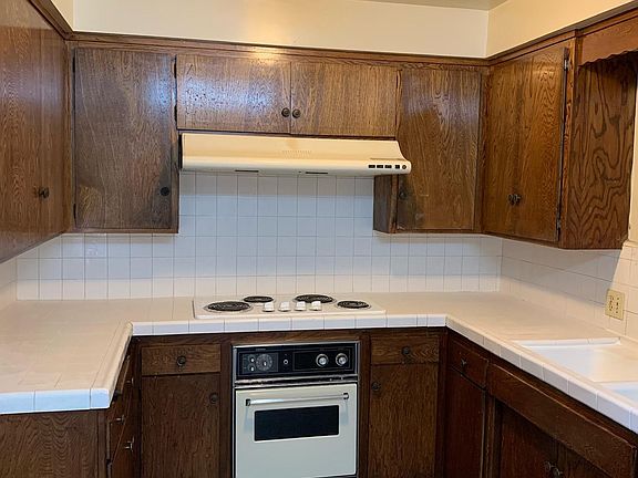 3rd image of 915 S Marguerita Ave