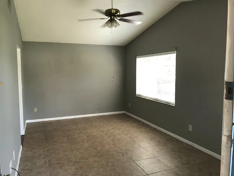 2415 S Cedar Ave #B — Photo 10