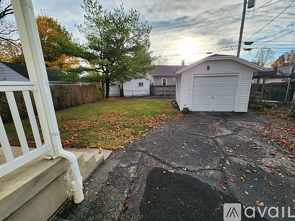 4th image of 2316 Rosemont Blvd