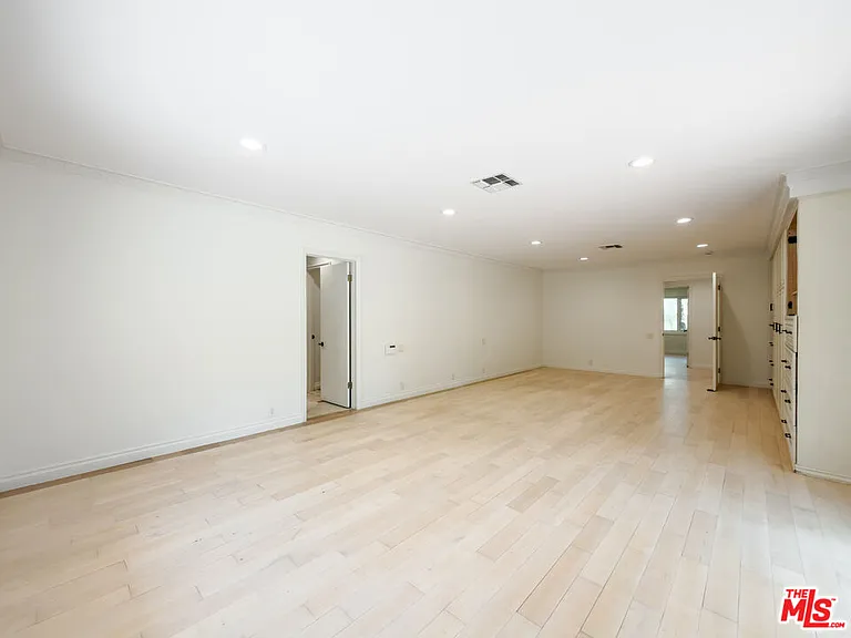 1094 Garden Ln — Photo 22