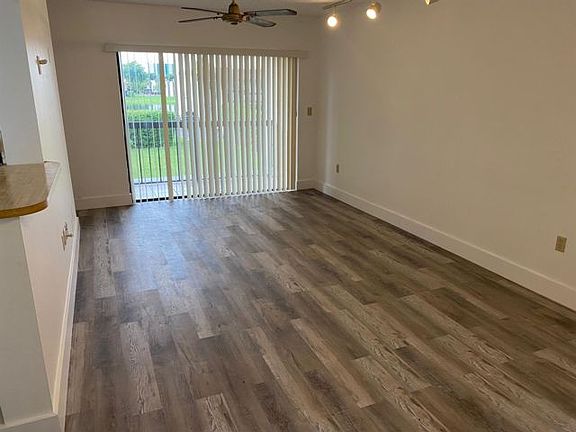 2nd image of 206-660 W Park Dr #206