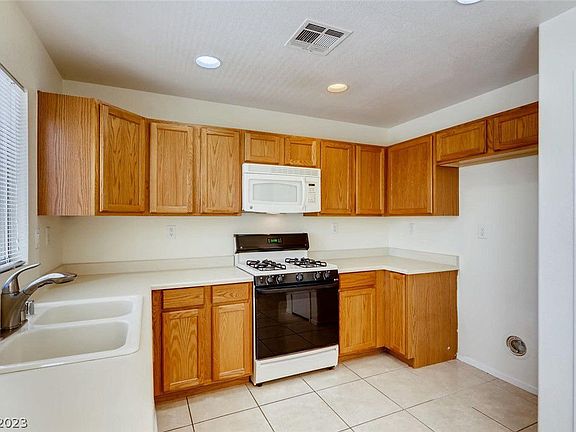 4th image of 4952 Perrone Ave