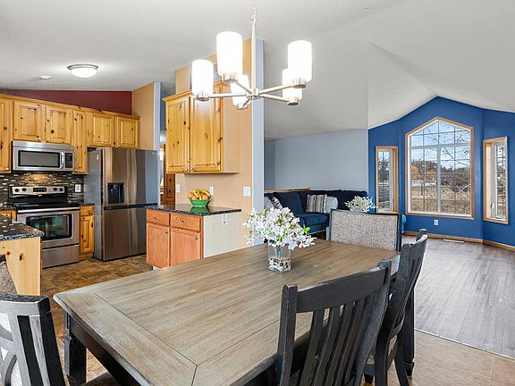 5th image of 2204 Greenbriar Ct