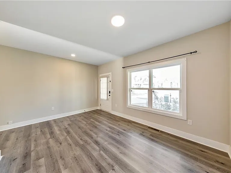 336 Nobleman Way — Photo 43