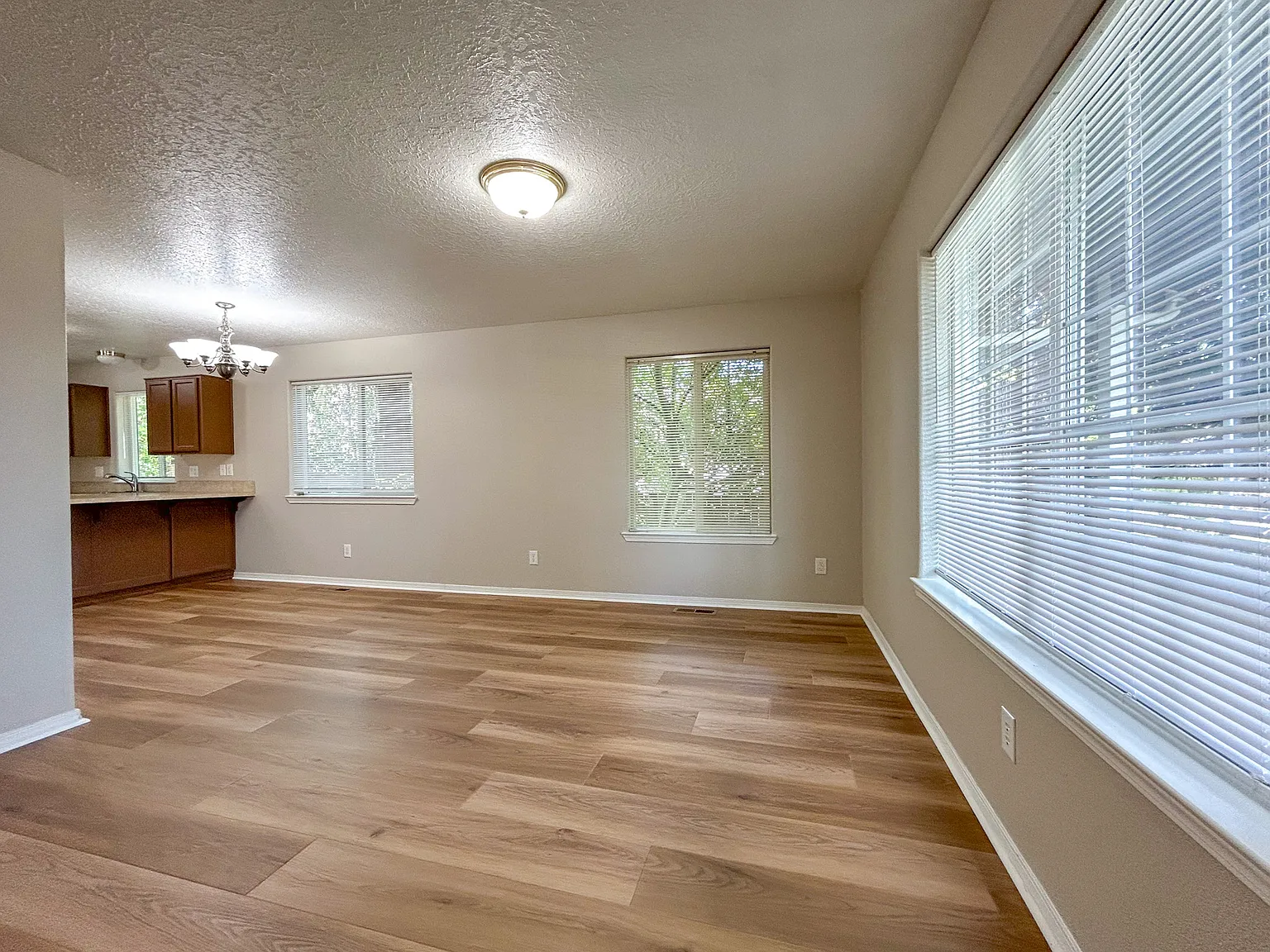 3 bed, 2.5 bath, 1100 sqft, $2,250 — Photo 4
