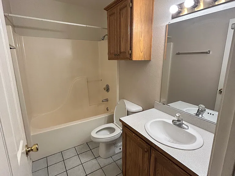 1090 Grinnel Cir #A — Photo 8