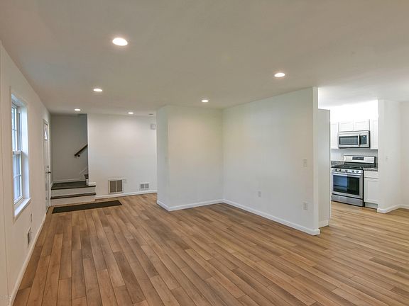 4th image of 24 Forest Valley Dr