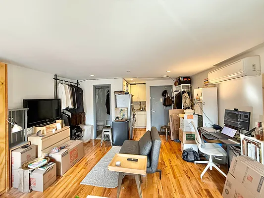 Rented by ERNY LLC | media 22