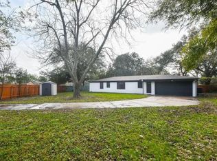 8 Coronado Cir, La Marque, TX 77568