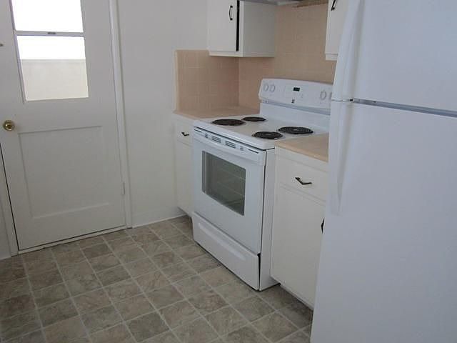 2nd image of 2130 De La Vina St APT 4