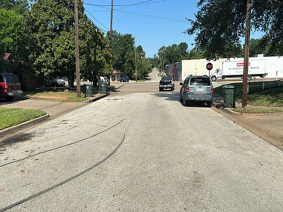 5th image of 1005 W 6th St