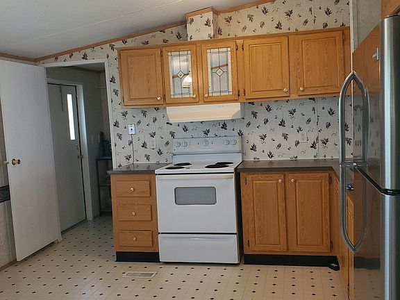 kitchen1-stove/bk door/laundry