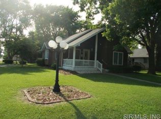 561 18th St, Carlyle, IL