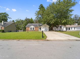 2676 Idlebrook Cir, Midway Park, NC 28544