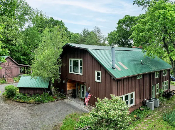 1295 Burger Knob Rd, Junction City, KY 40440