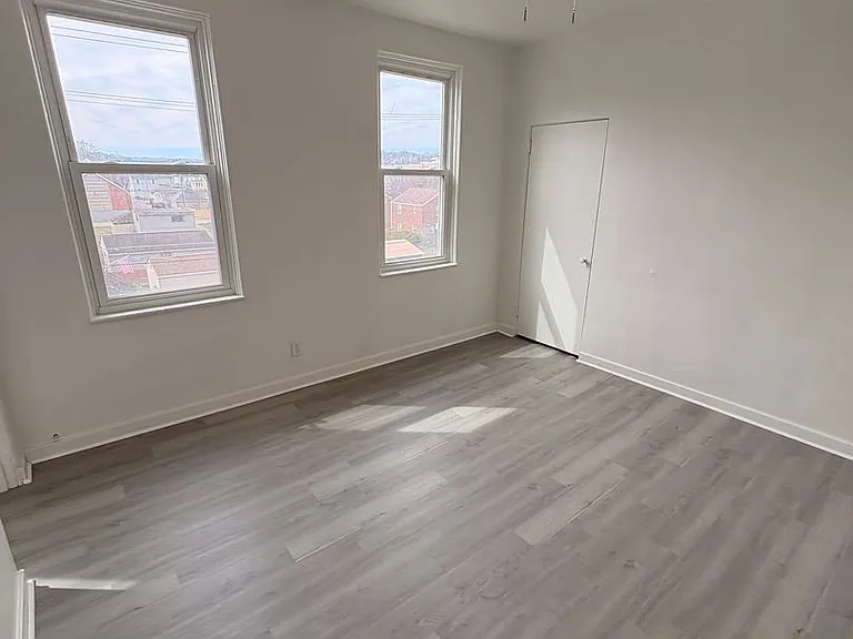 215 Woodkirk St — Photo 5