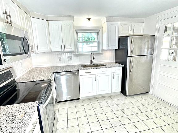 5th image of 176 Harmony Ct