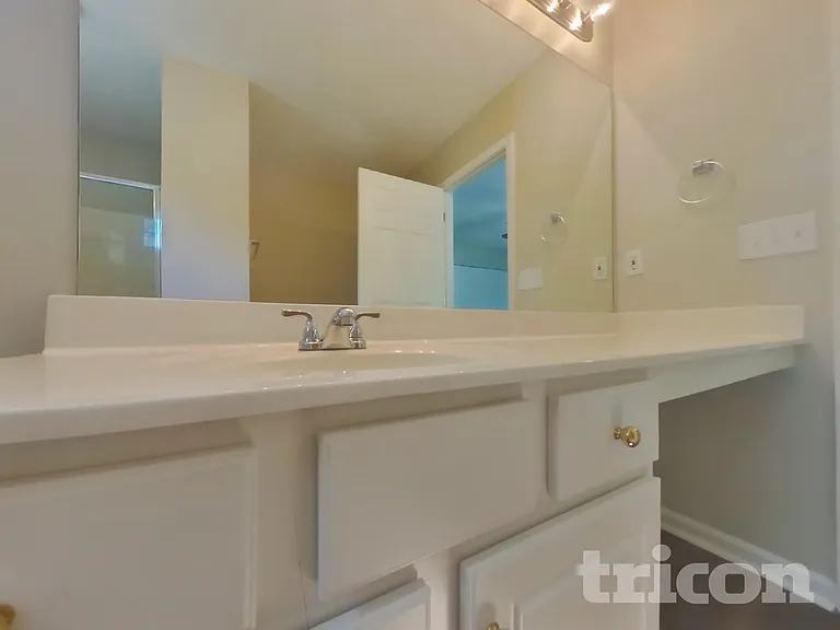 102 W Oaks Pl — Photo 7