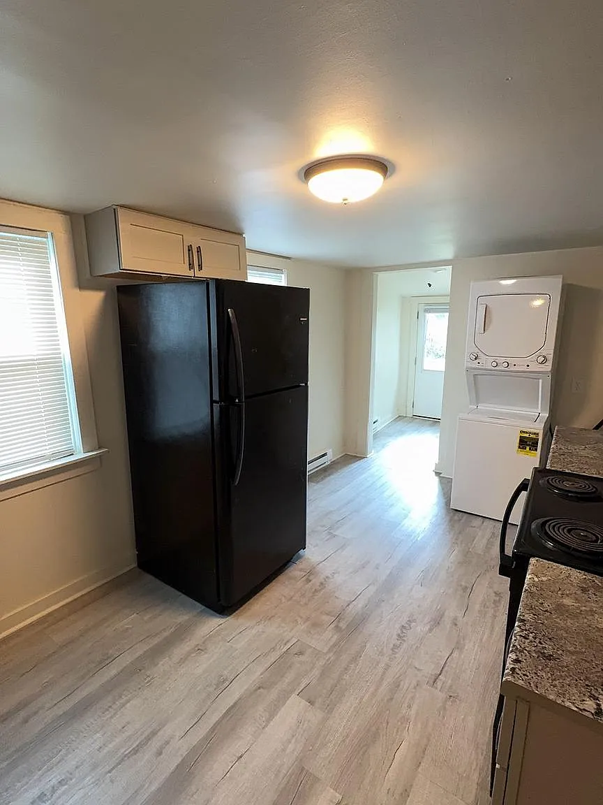2 bed, 1.5 bath, 996 sqft, $1,295 — Photo 1