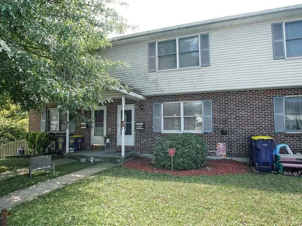 1816 Lakeside Dr, Middletown, PA 17057