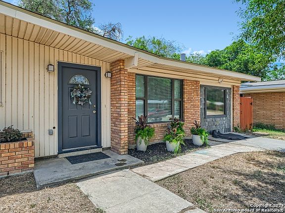 3rd image of 546 RADIANCE AVE