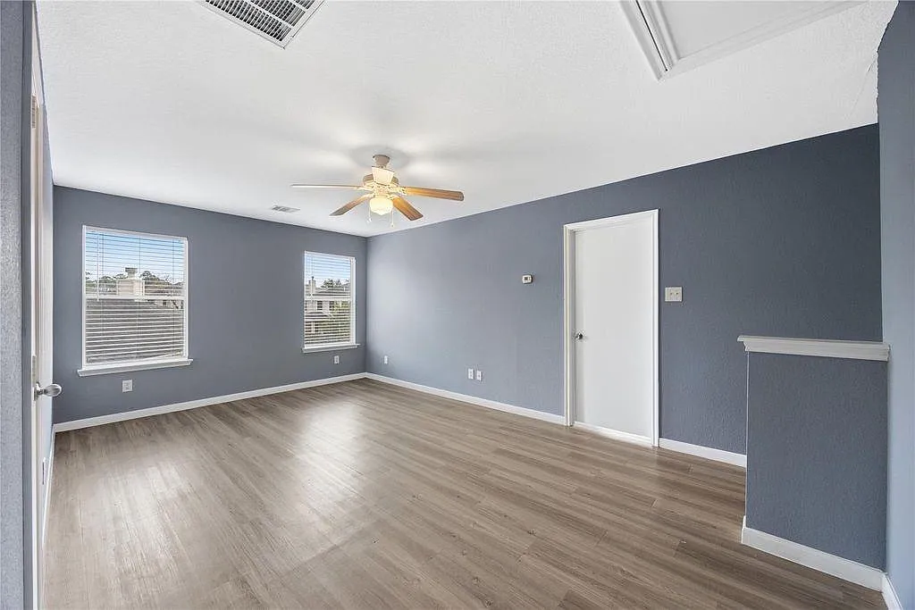3 bed, 2.5 bath, 2293 sqft, $2,000 — Photo 3