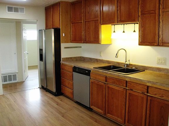 5th image of 10101 Betts Dr NE