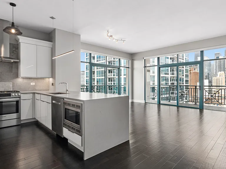 340 W Superior St #1201 — Photo 7