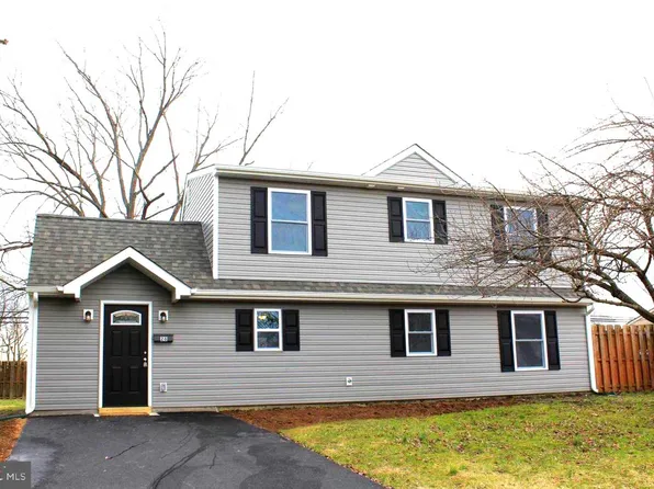 28 Inlet Rd, Levittown, PA 19057