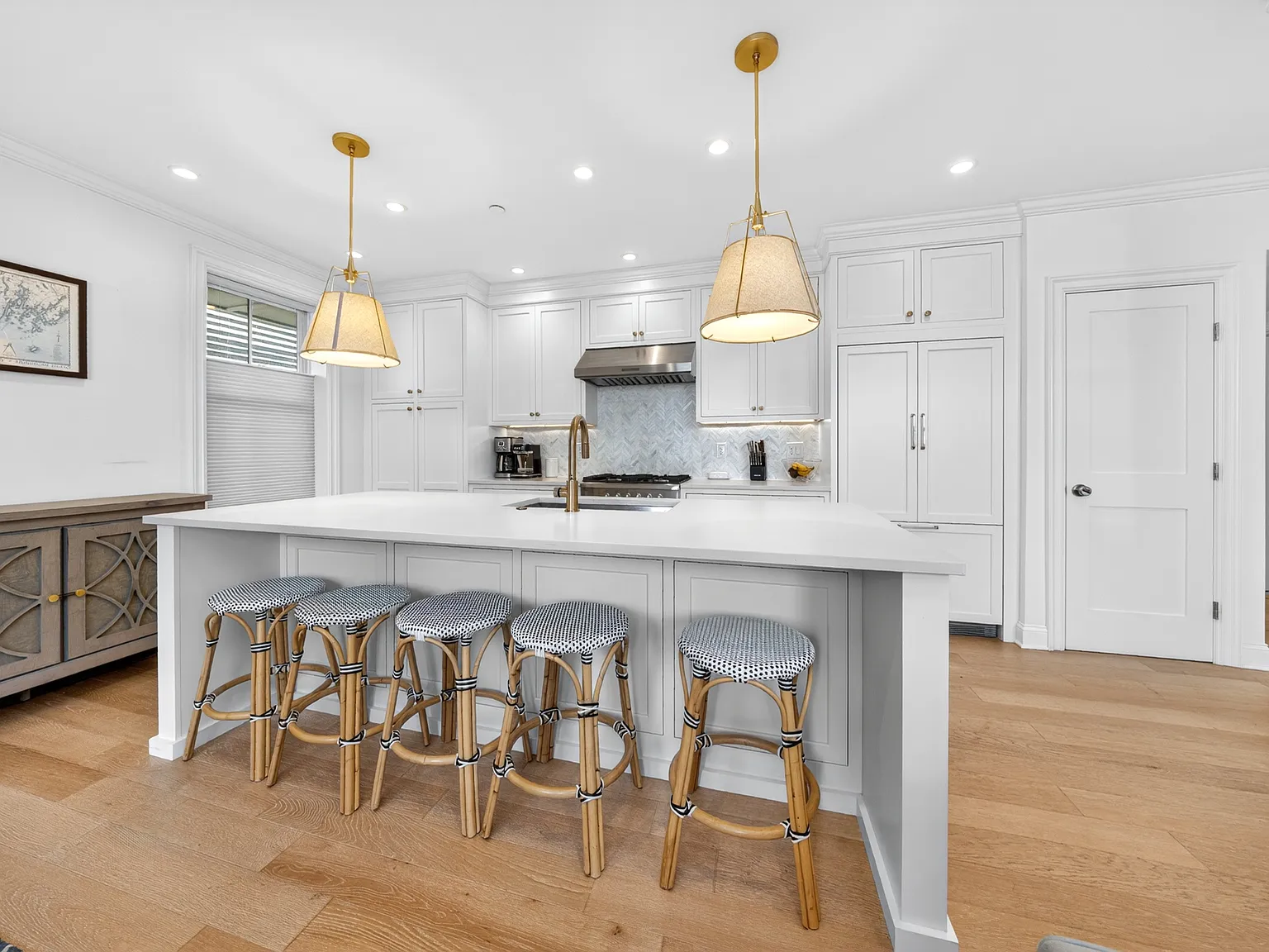 2 bed, 1086 sqft, $5,400 — Photo 3
