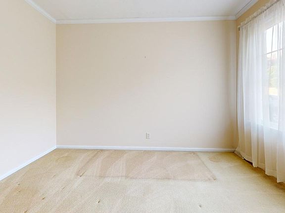 3rd image of 127 Debbie Ln