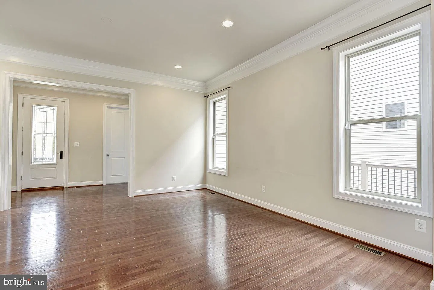 4 bed, 3.5 bath, 3456 sqft, $4,200 — Photo 4