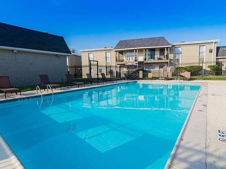 Northlake Manor Apartments — Photo 21