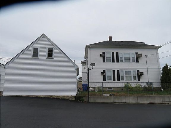 4th image of 917 Charles St