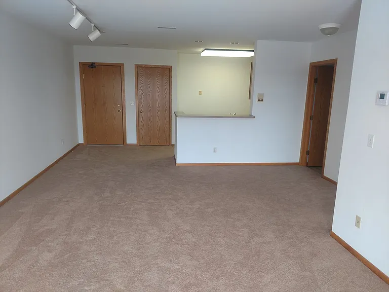 Riverwalk Apartments — Photo 34