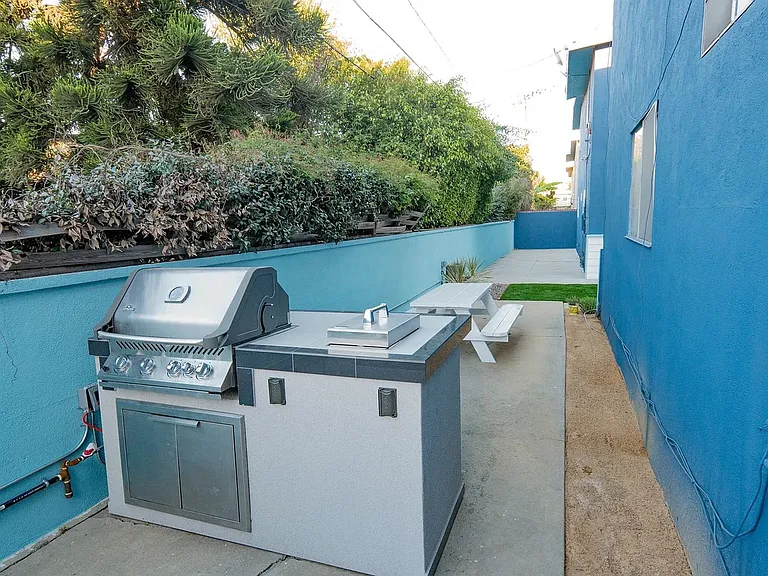 Sea Breeze Apartments — Photo 12