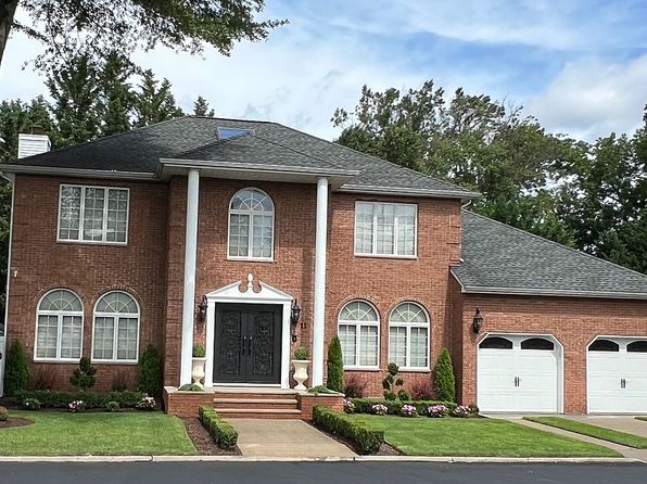 11 Sylvan Ct