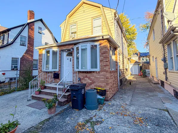 9251 173rd St, Jamaica, NY 11433