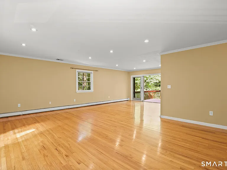 122 Deforest Rd — Photo 16
