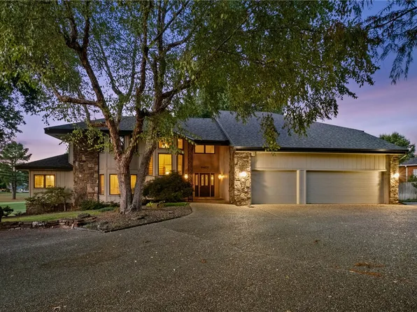 4401 Bogey Dr, Springdale, AR 72764