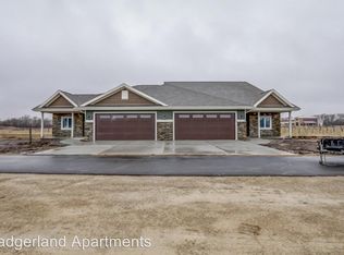 813 Vineyard Dr, Cambridge, WI 53523
